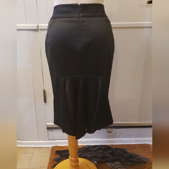 The perfect skirt by Marciano Sz4 - Picture 2 of 7